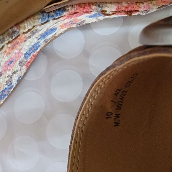 #269 Bolo 👡 Wedged silver buckle sandals,sze. 10 - Picture 4 of 9